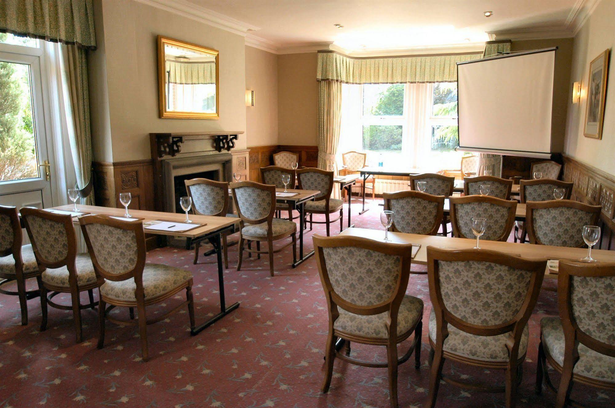 The Lodge Даксфорд Бизнес фото